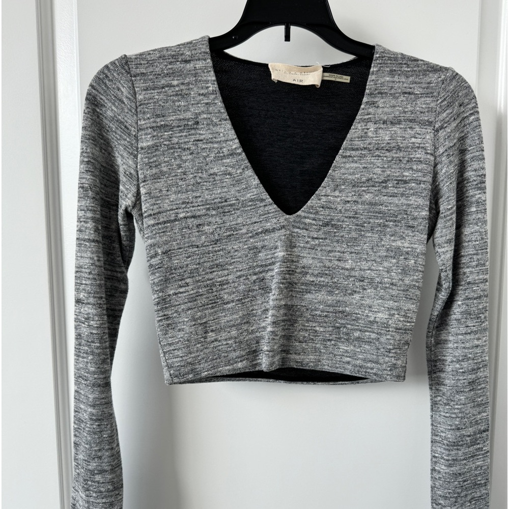 Alice + Olivia crop v-neck long sleeve top